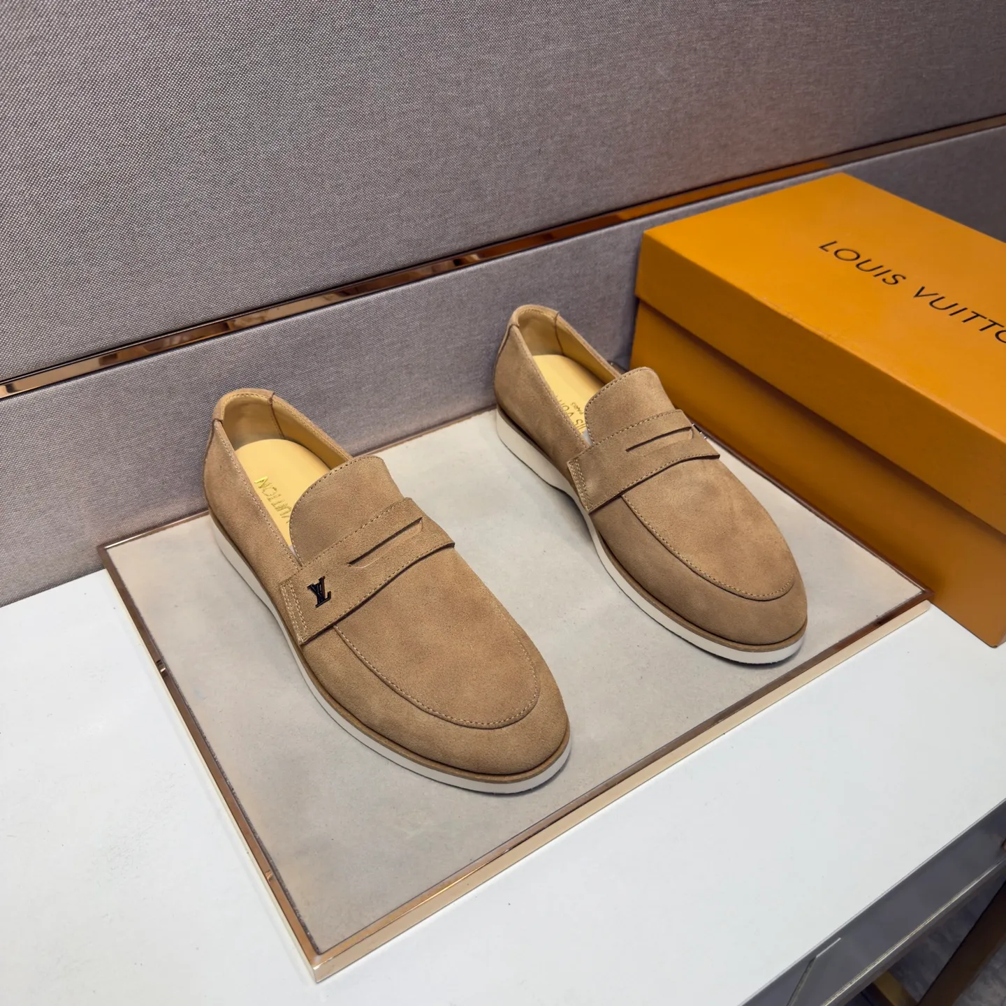 Men's men's shoes 💰pp442 [LV～] Men's casual shoes 2026z cabinet sales simultaneously 🔶Size: 38-44 #️⃣ 🔷4 colors🔜The upper is made of cowhide stitching ➕Cowhide lining, comfortable and breathable, sole: original comfortable and wear-resistant outsole, ⚠️real thing📱photographed🎬real thing is better📢📢📢